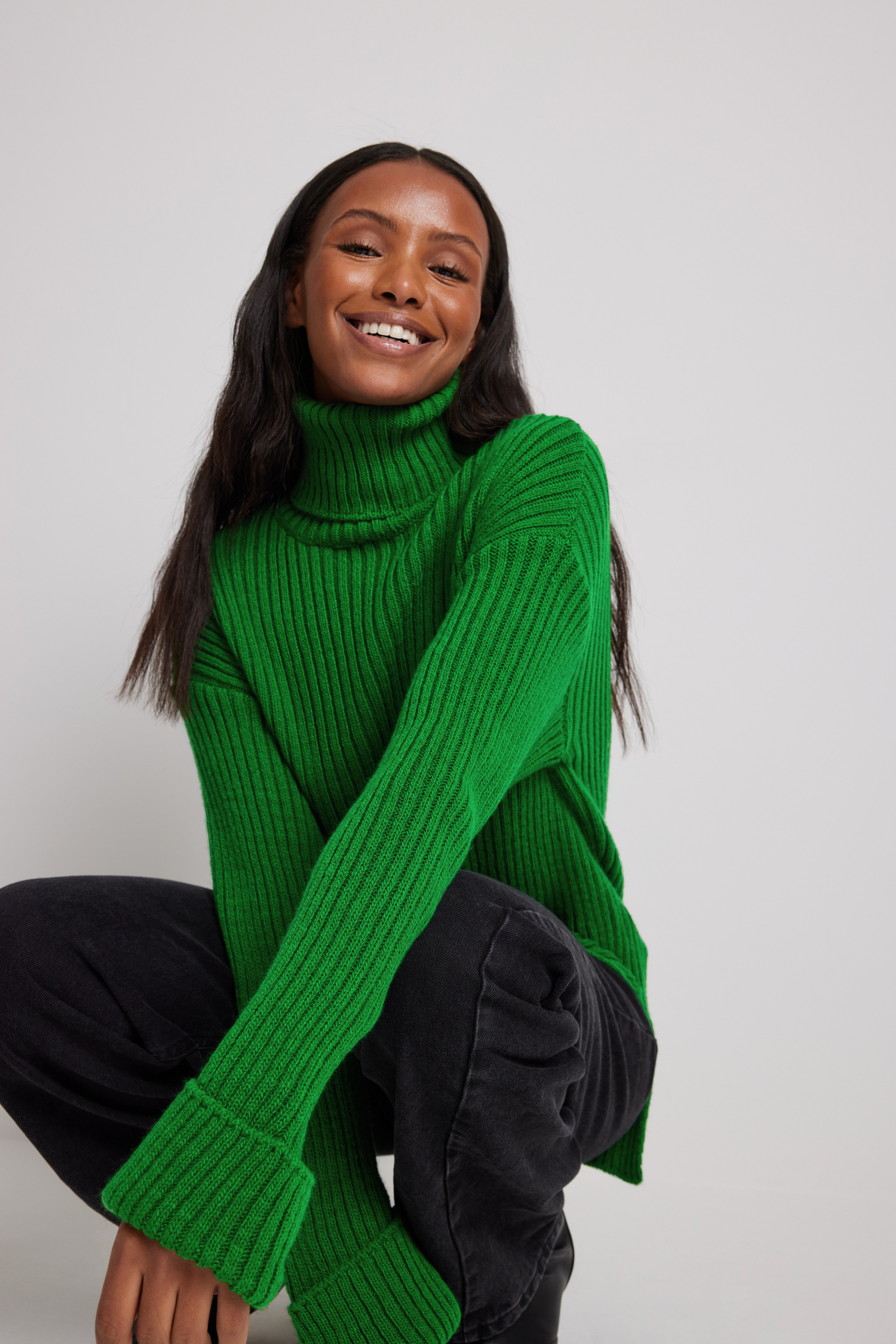Gerippter Strickpullover mit Rollkragen