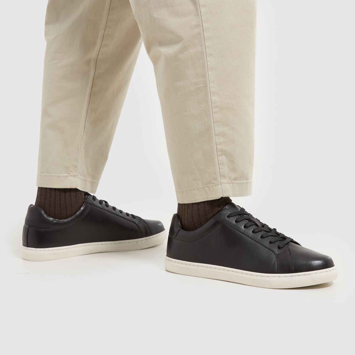 Schuh Wayne bőrcipők fekete és fehér színben