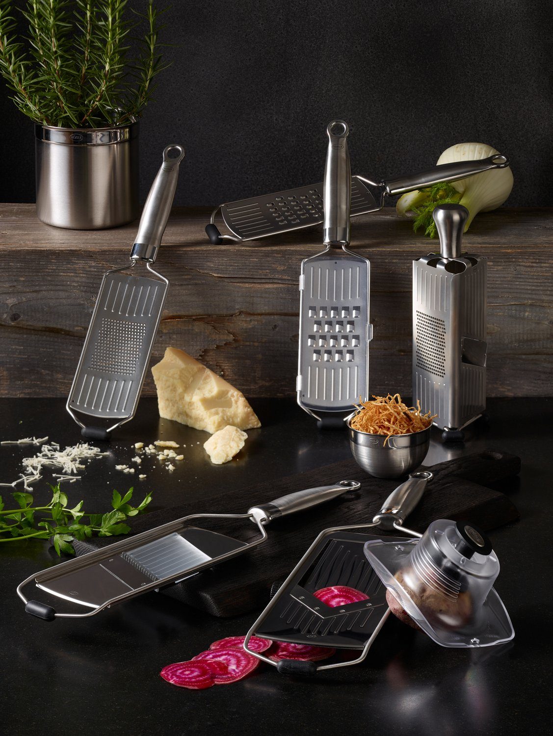 RÖSLE Küchenreibe, Edelstahl 18/10, (1-St), Mittelreibe für Rohkostsalat und Käse, mit ergonomischem Griff