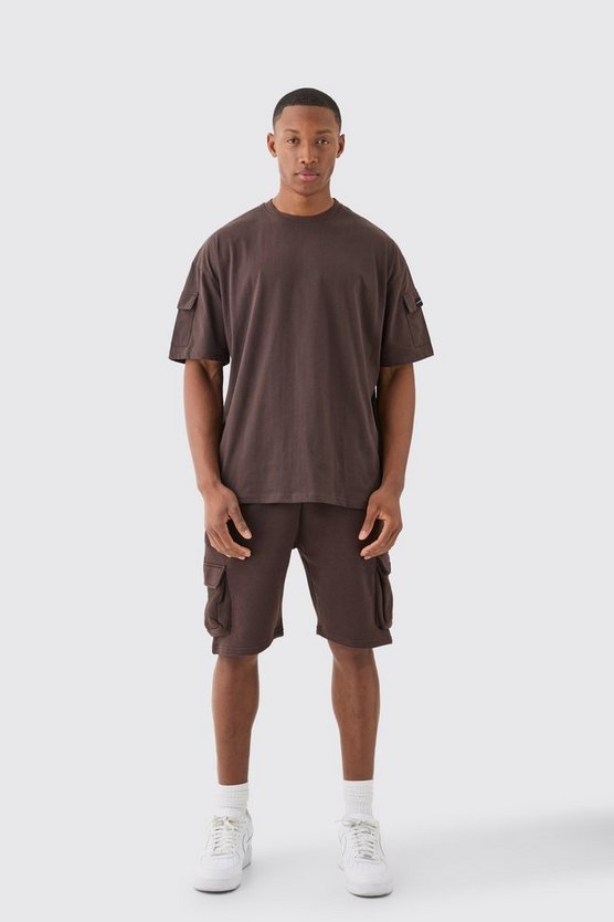 Man Oversize Cargo T-Shirt & Slim-Fit Shorts