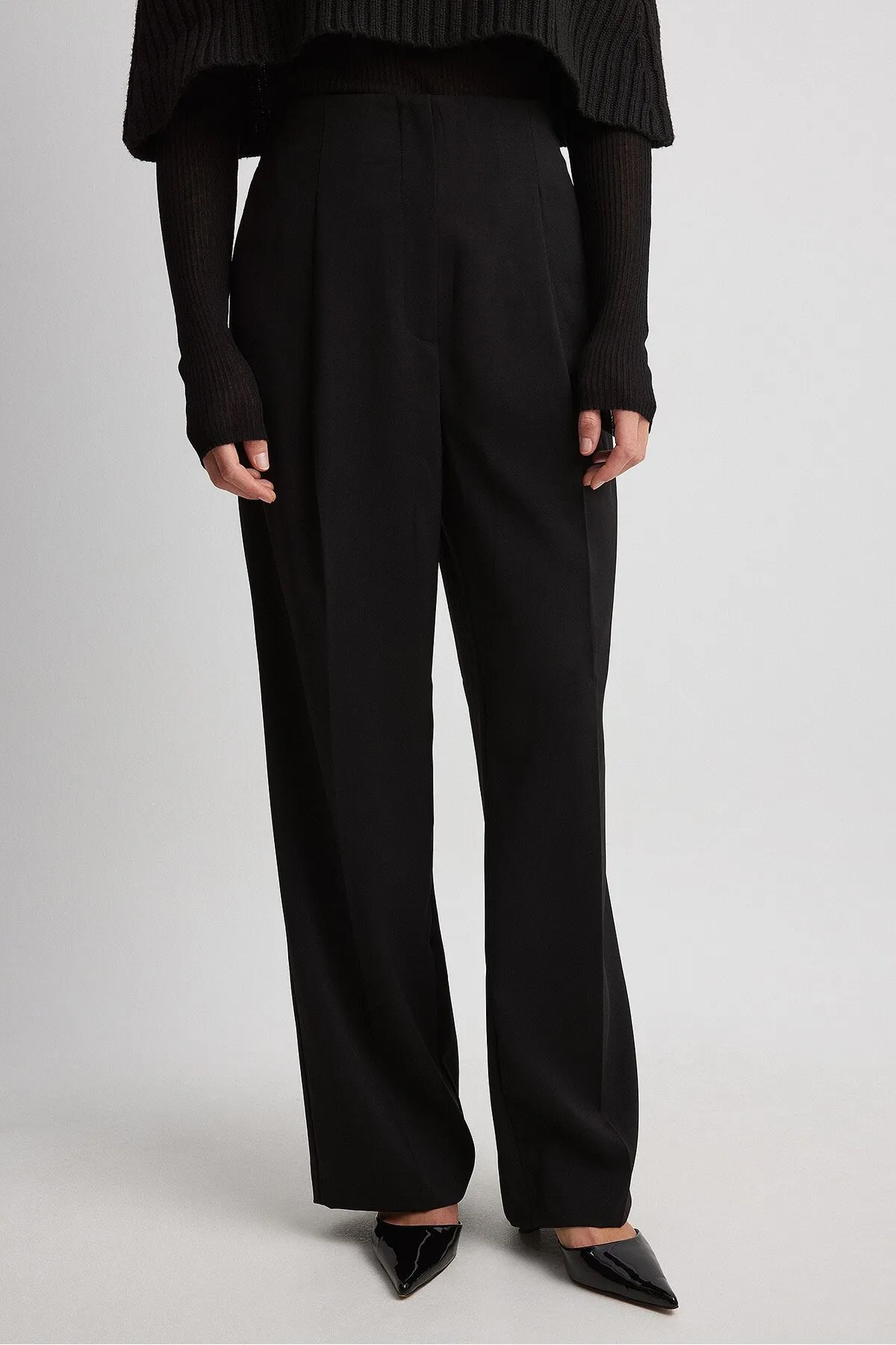 NA-KD  Weite Anzughose mit hoher Taille und ohne Taillenband