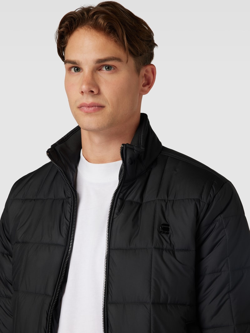 Steppjacke mit Label-Applikation Modell 'Meefic' in schwarz