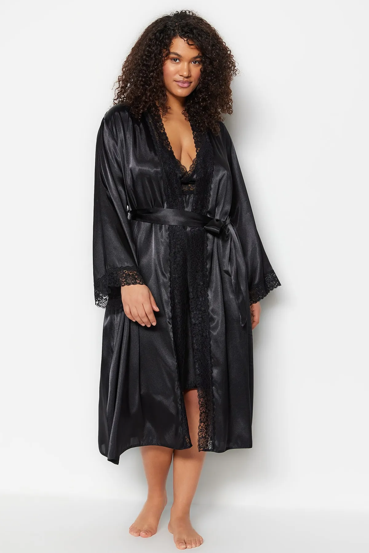 Trendyol Curve  Schwarzer, schlichter Morgenmantel aus Satin