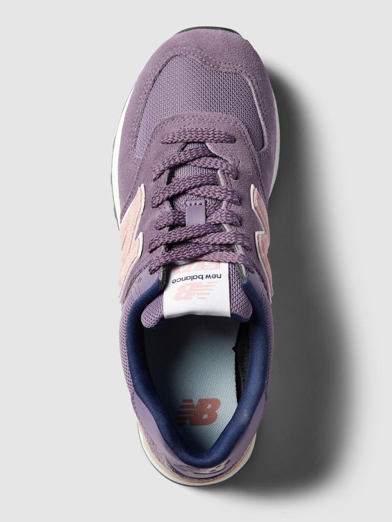 Sneaker mit Label-Details in lila
