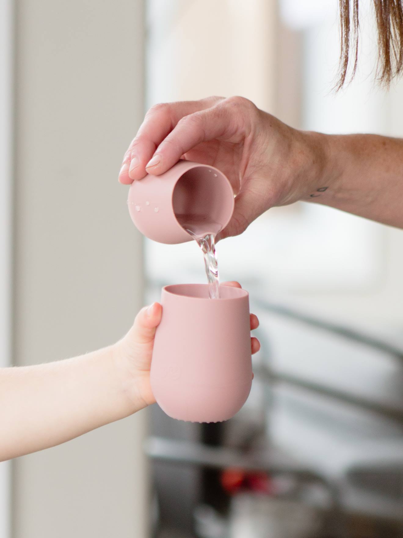 Ezpz Trinklernbecher mit Strohhalm MINI CUP EZPZ, Silikon - nachtblau