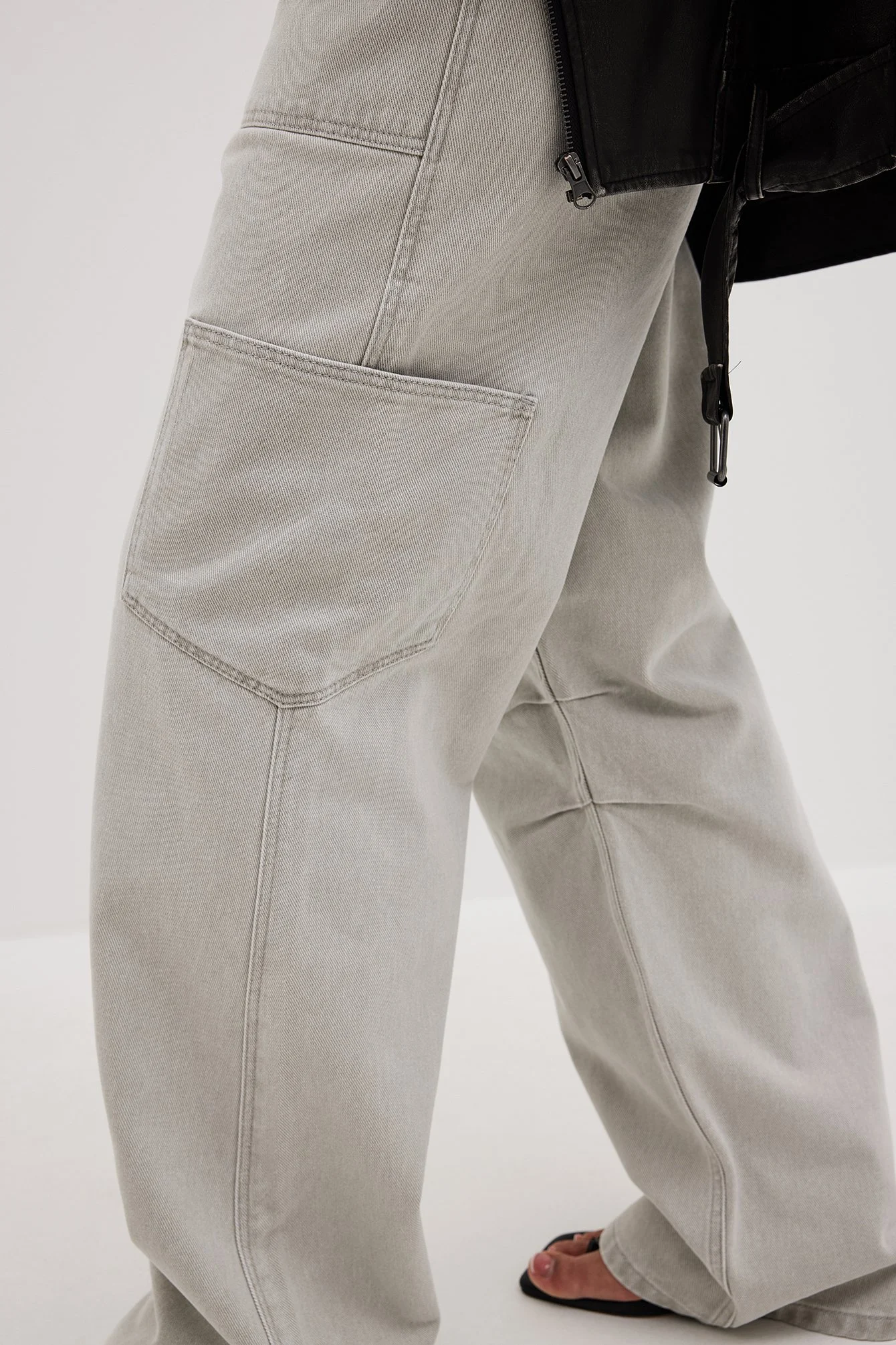 Cargo-Jeans mit weitem Bein und niedriger Taille