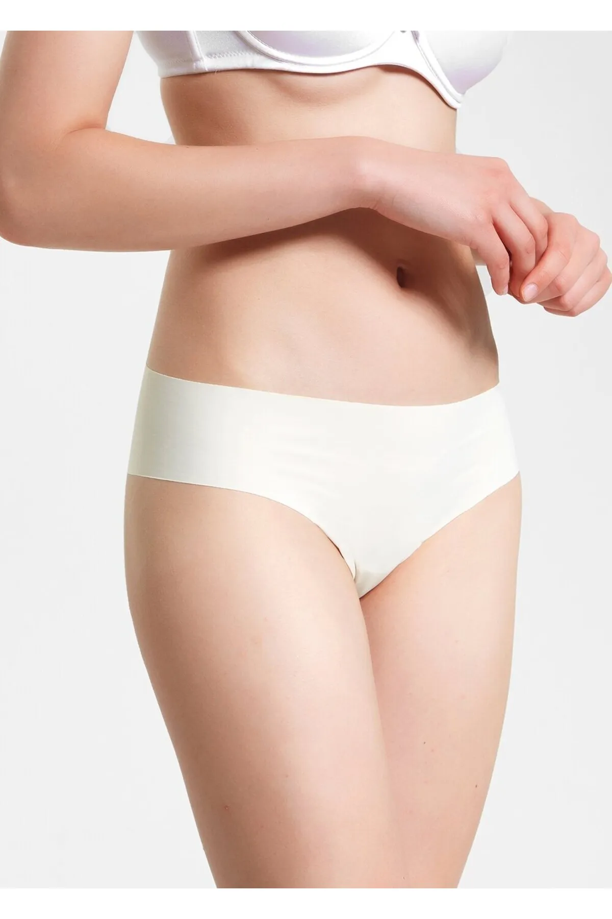 SUWEN  Nahtloser brasilianischer String mit Laserschnitt