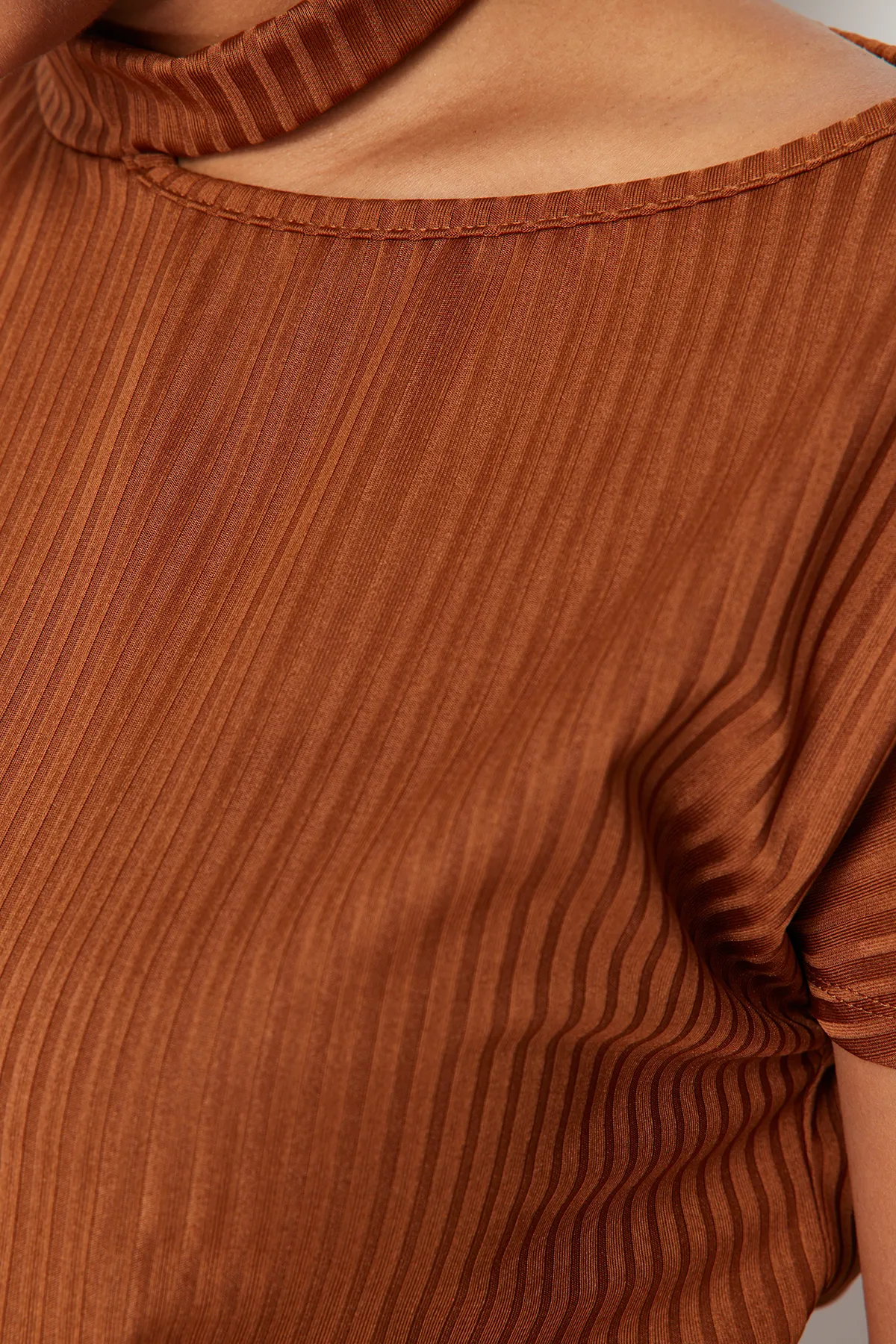 Trendyol Curve  Braune Camisole-Strickbluse in Übergröße