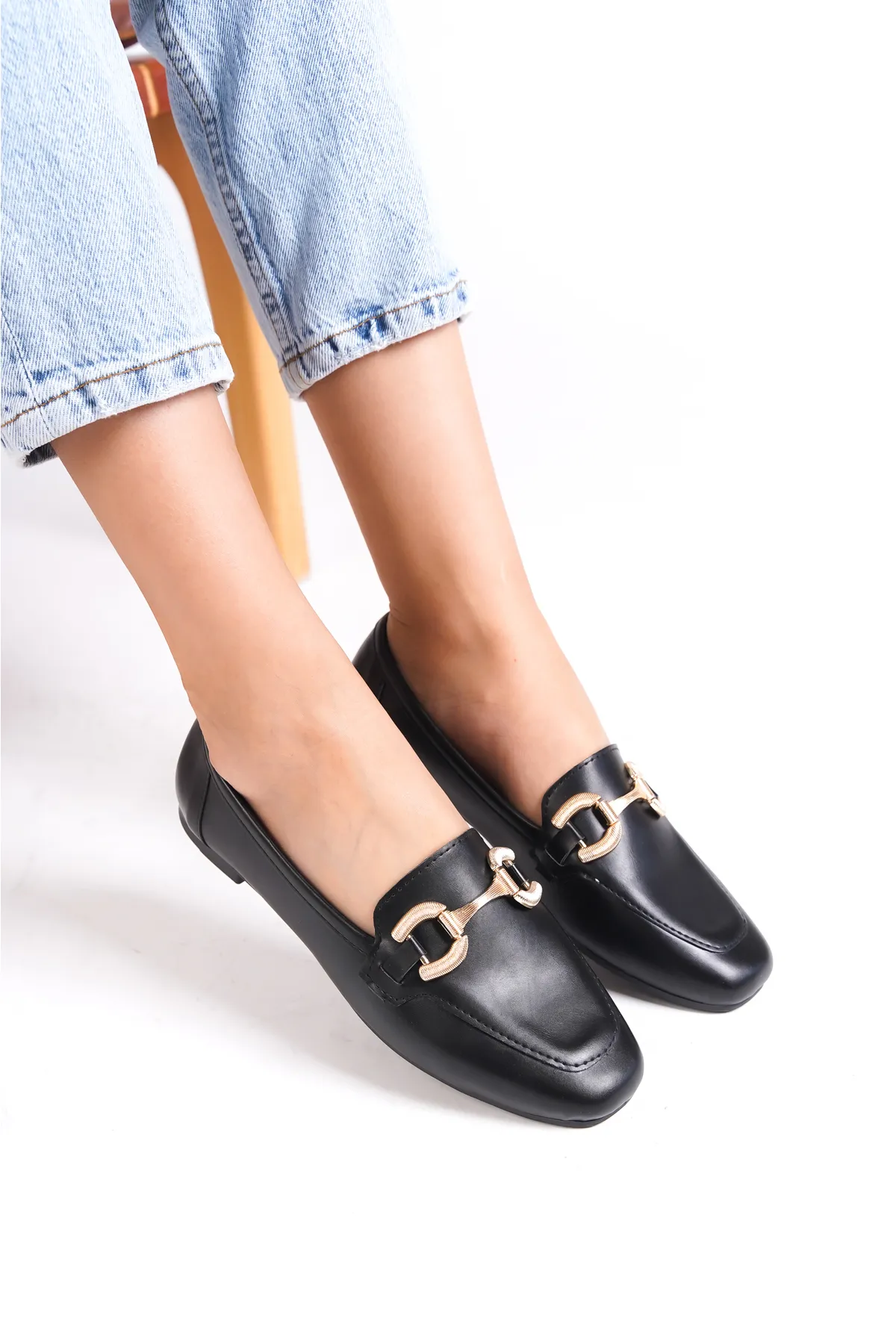 Capone Outfitters  Damen-Loafer mit Schnallenzubehör vorne