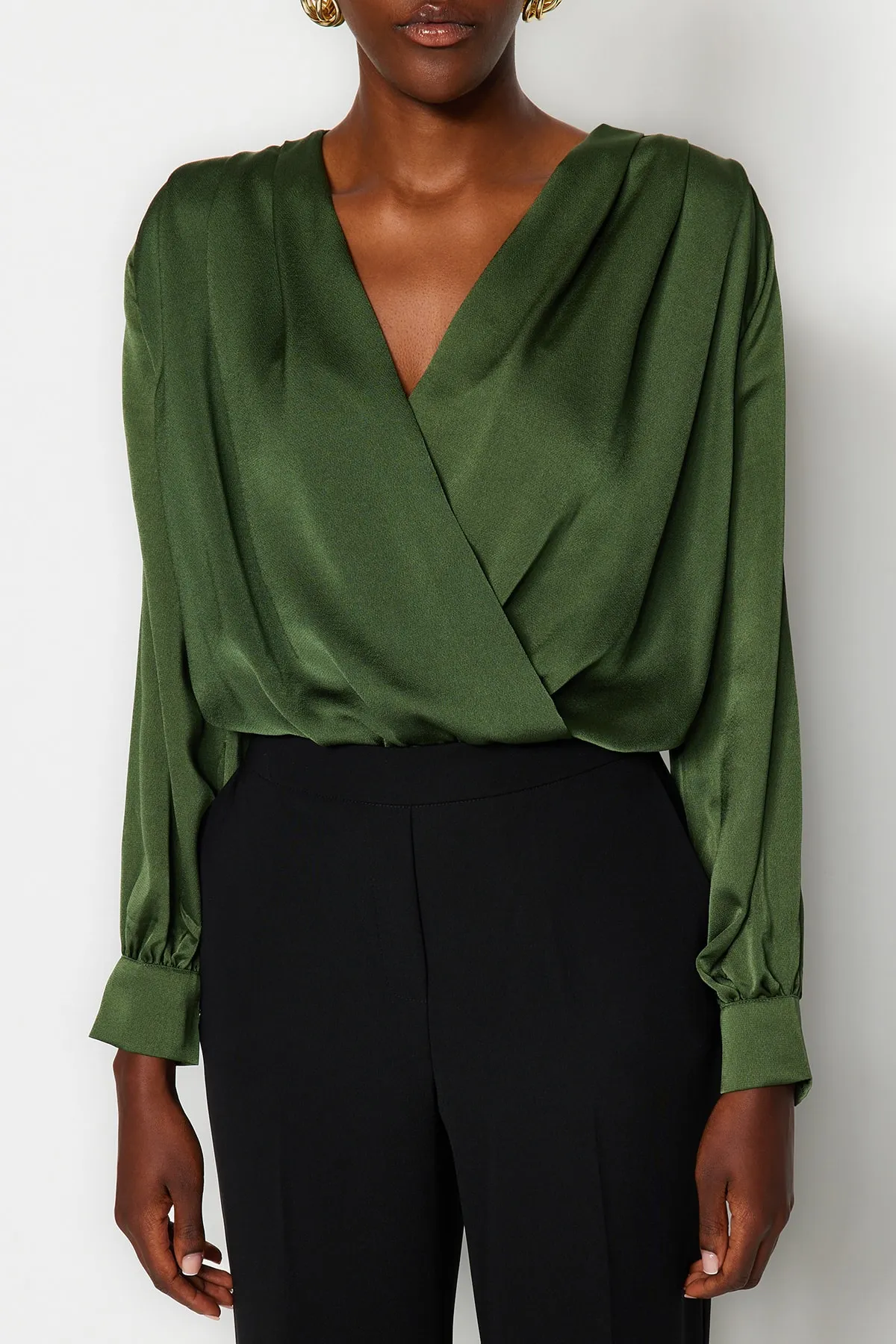 Trendyol Collection  Khakifarbener Satin-Body mit zweireihigem Kragen und Druckknopfdetail - TOFAW19BB0678