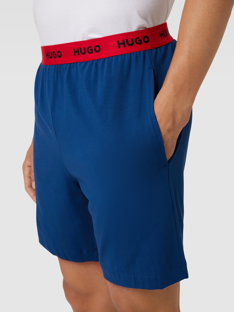 Sweatshorts mit Label-Details in royalblau