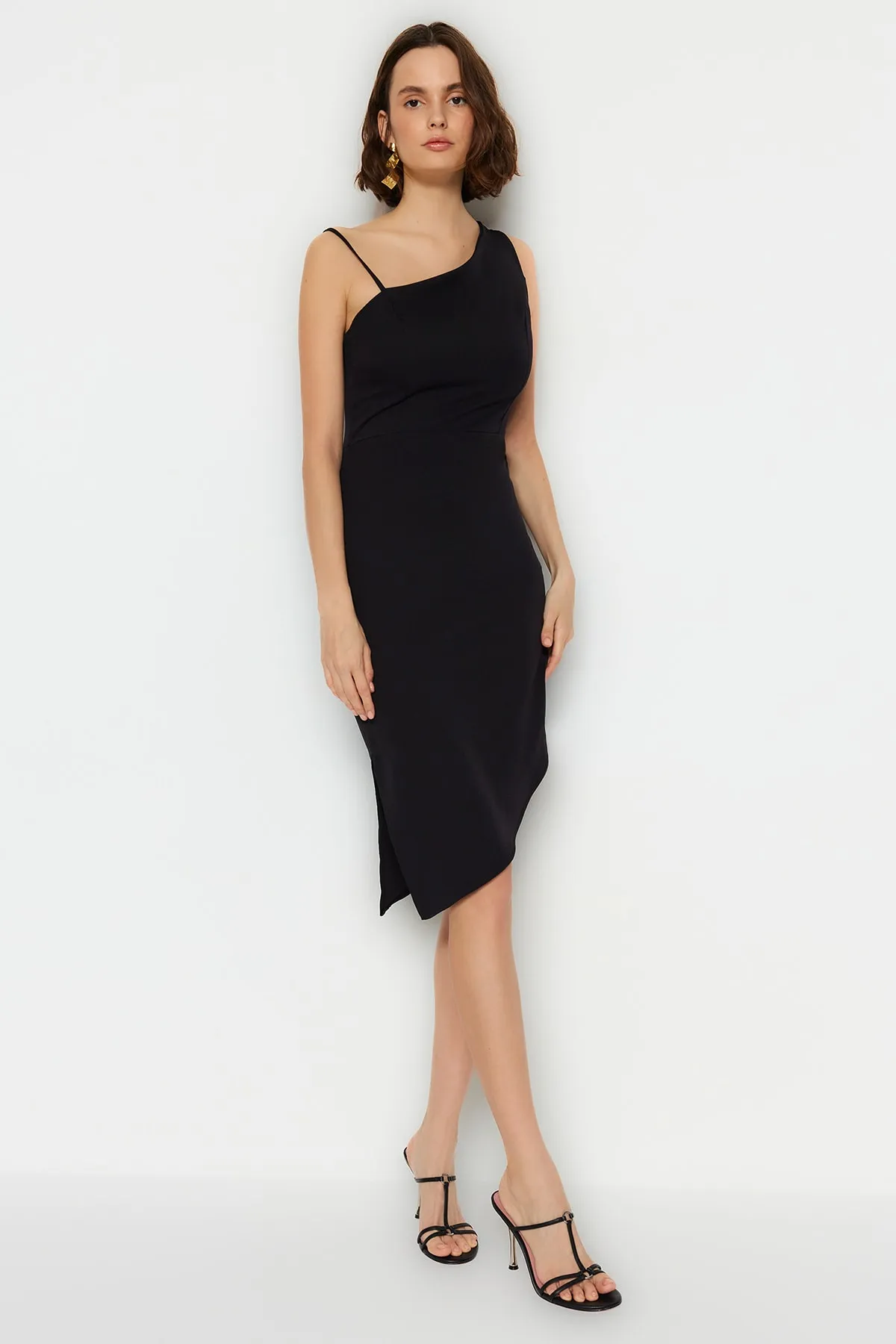 Trendyol Collection  Schwarzes, figurbetontes, gewebtes One-Shoulder-Midikleid TWOSS22EL00551