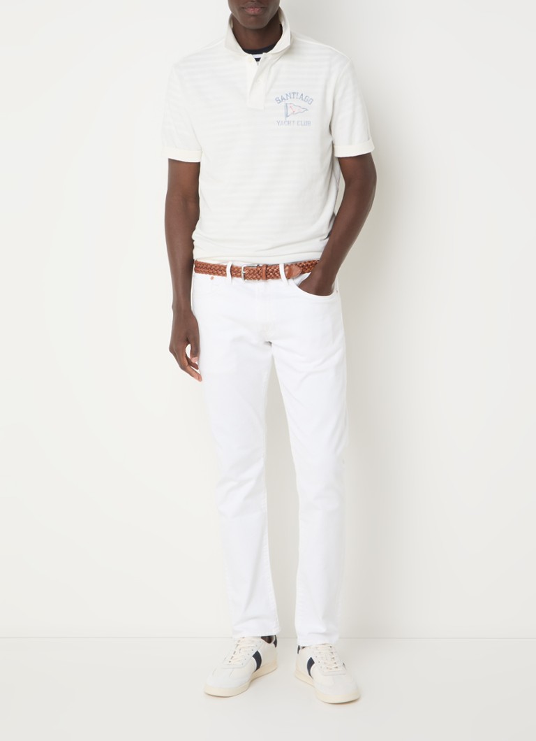 Polo Ralph Lauren de corte regular, confeccionada em piqué de algodão com estampa na frente e nas costas.