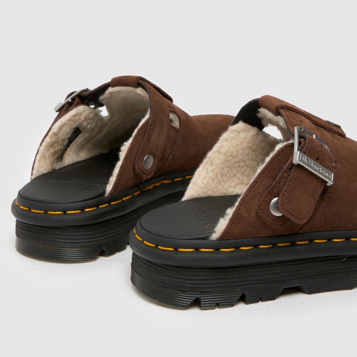 Dr. Martens zebcakk bélésű öszvér szandál sötétbarna színben
