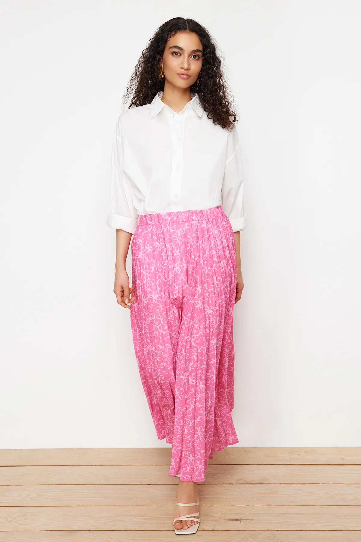 Trendyol Modest  Fuchsiafarbener, floral gemusterter, plissierter, gewebter Rock mit elastischem Bund TCTSS23EE00018