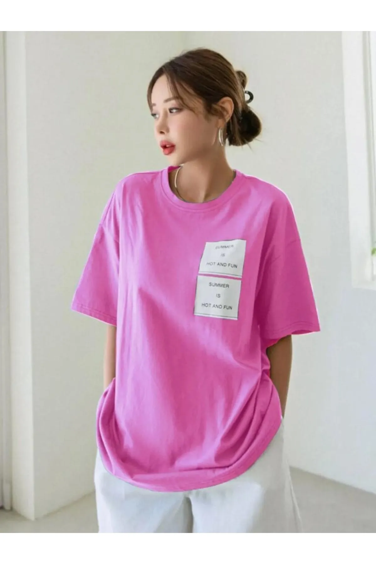 MOONBULL  Übergroßes rosa Hot And Fun-T-Shirt mit Aufdruck
