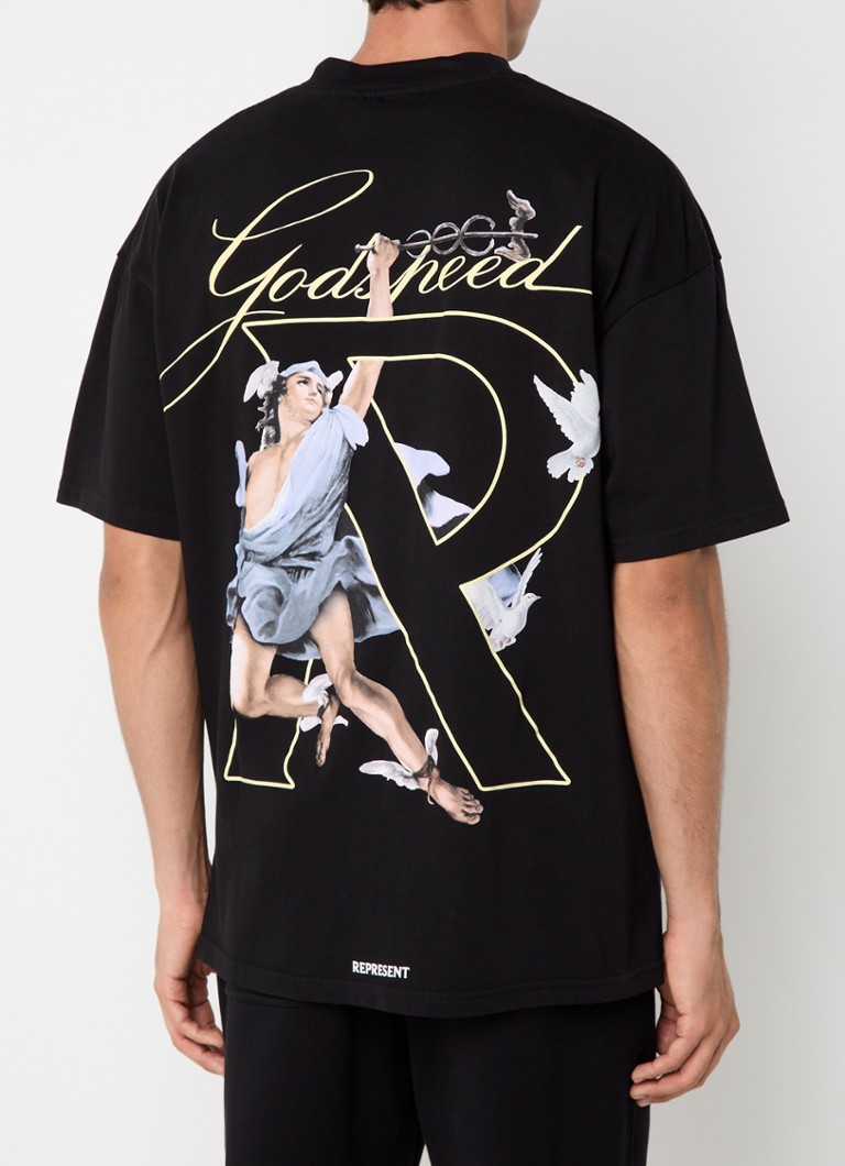 Prezintă un tricou Hermes cu logo și imprimeu pe spate.