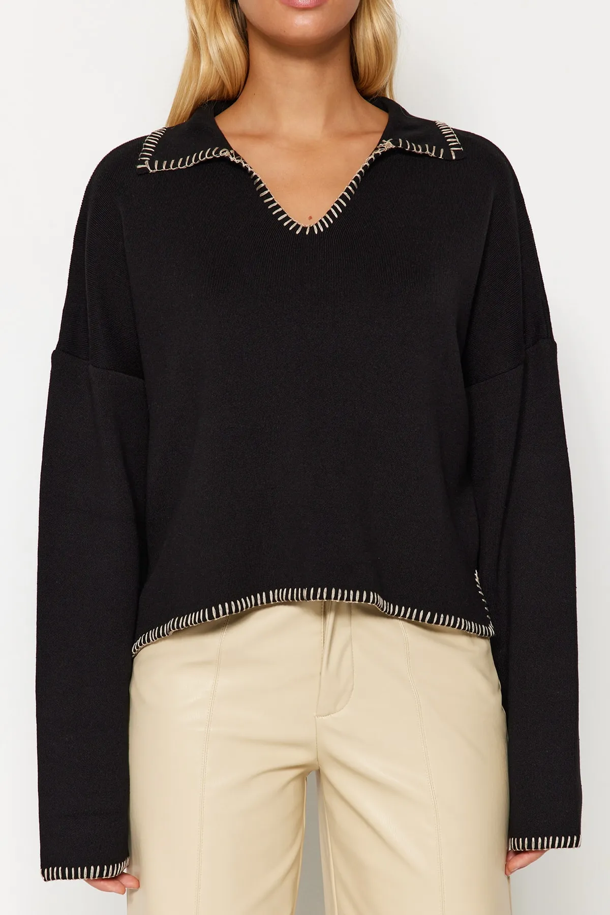 Trendyol Collection  Schwarzer Oversize-Strickpullover mit Polokragen TWOAW24KZ00981