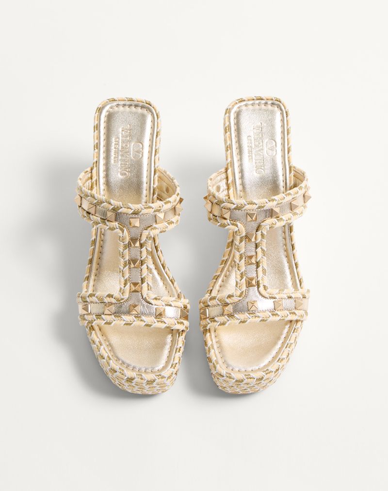 Sandália plataforma Rockstud em couro napa laminado de 90 mm