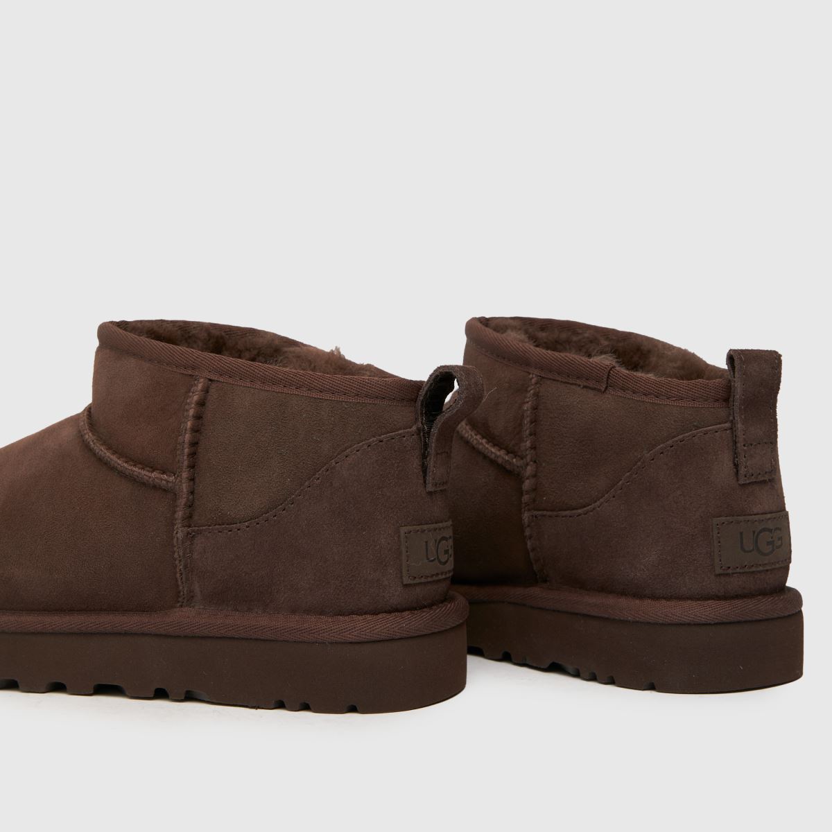 UGG klasszikus ultra mini csizma égetett cédrusból