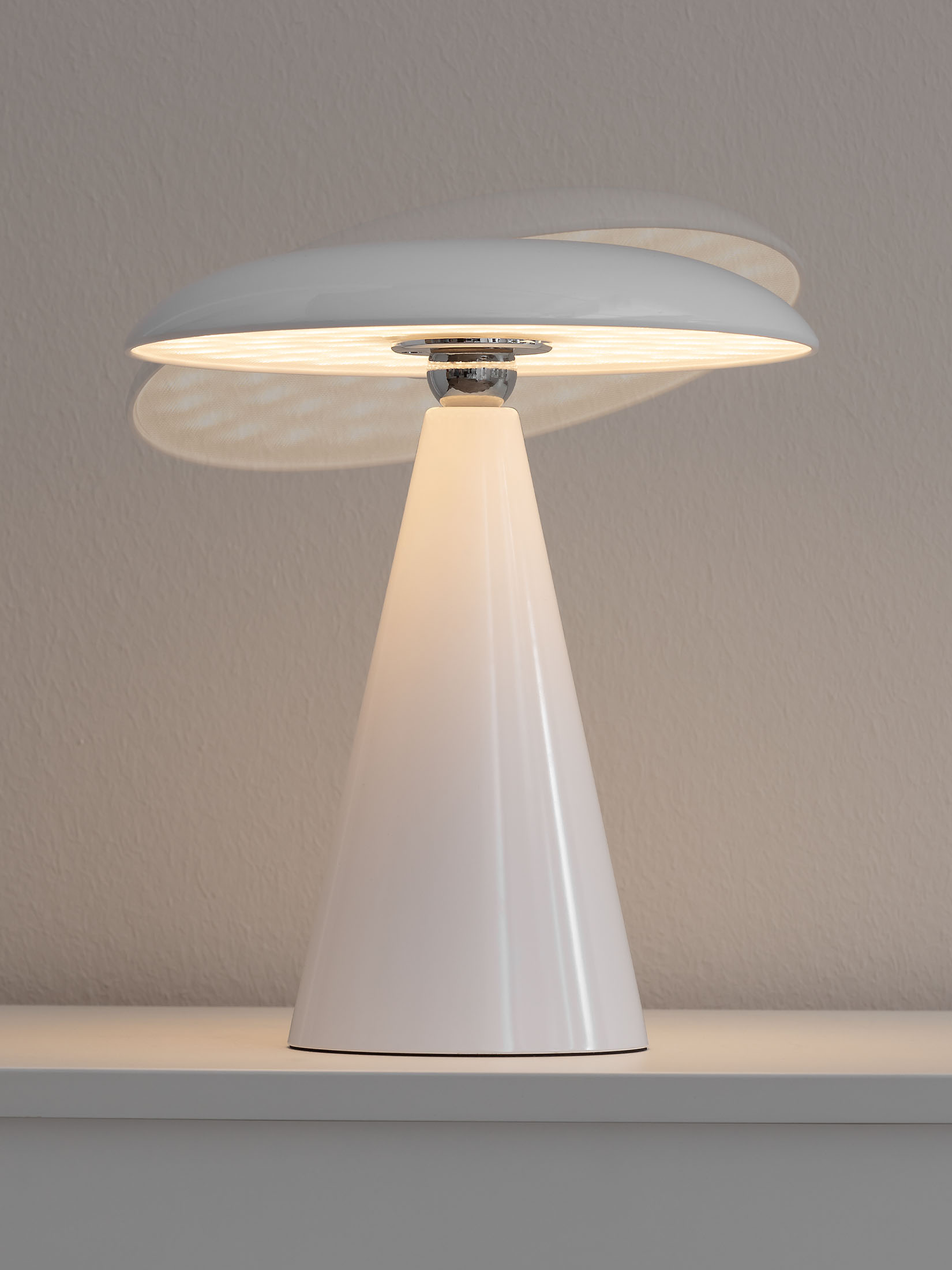 Esra Lampe, Weiss