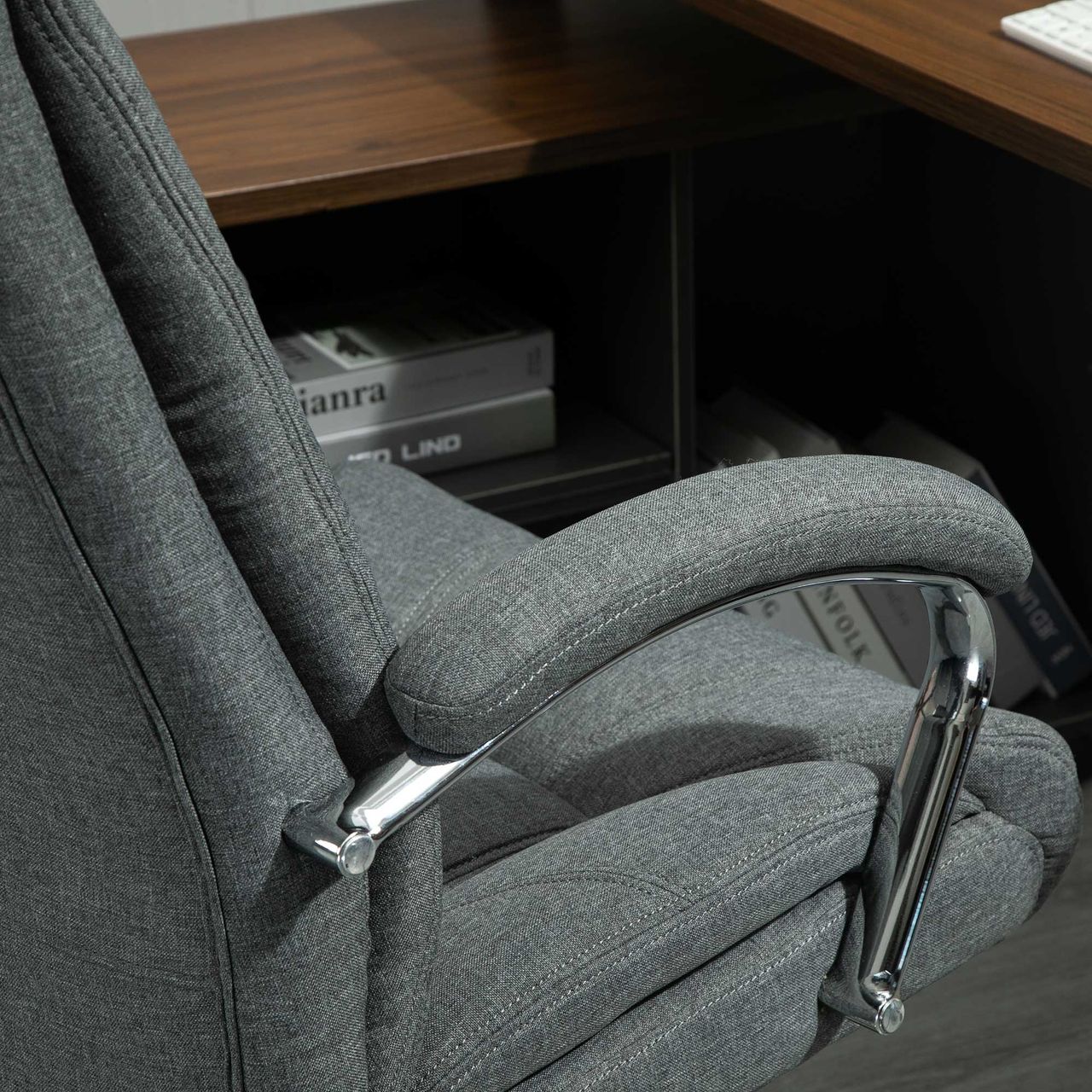 HOMCOM Vinsetto Bürostuhl mit Wippfunktion ergonomischer Stuhl mit gepolsterte Armlehne Kopfstütze höhenverstellbarer Schreibtischstuhl Drehstuhl mit Rückenlehne Nylon Grau 65 x 78 x 110-120 cm