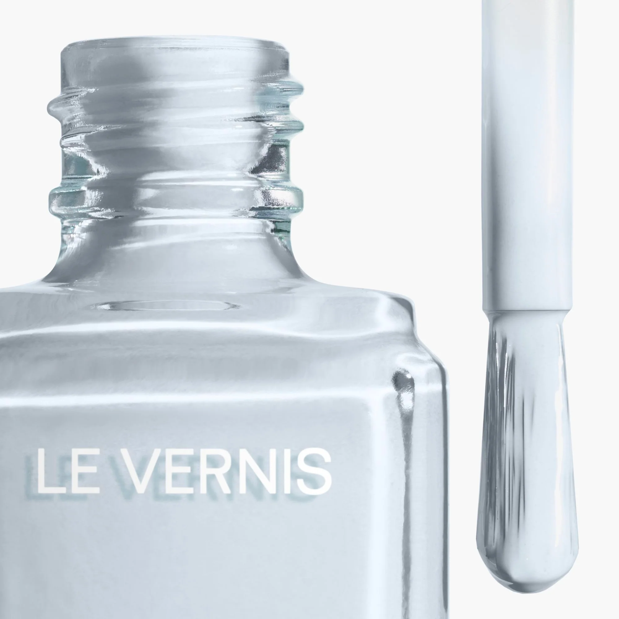 LE VERNIS – LANGANHALTENDE FARBE UND BRILLANZ