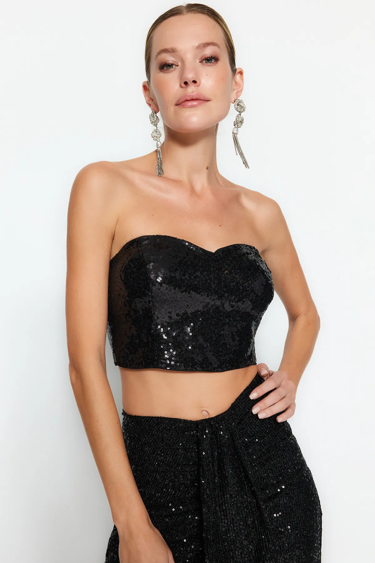 Trendyol Collection  Schwarzes Crop-Bustier mit Pailletten TPRAW24BS00030