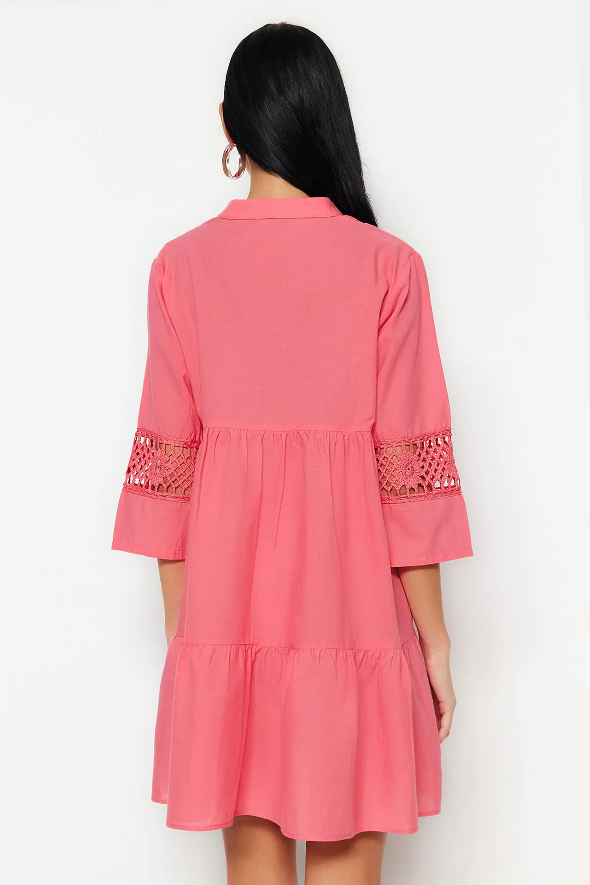 Trendyol Collection  Korallenrotes Mini-Strandkleid aus gewebter Spitze aus 100 % Baumwolle TBESS20EL0854