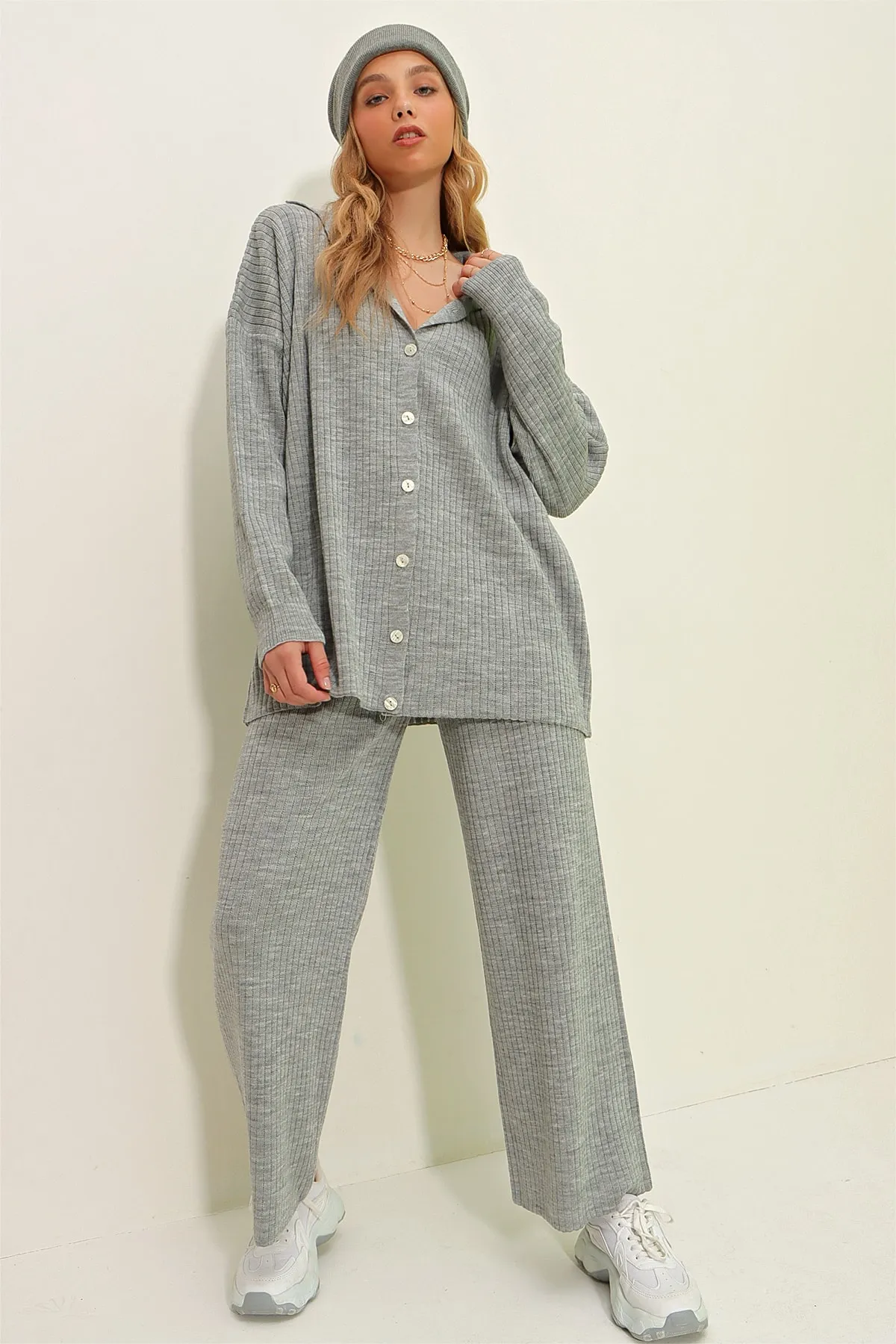 Trend Alaçatı Stili  Graues Strickset mit Knöpfen für Damen, selbststrukturiert ALC-X9364