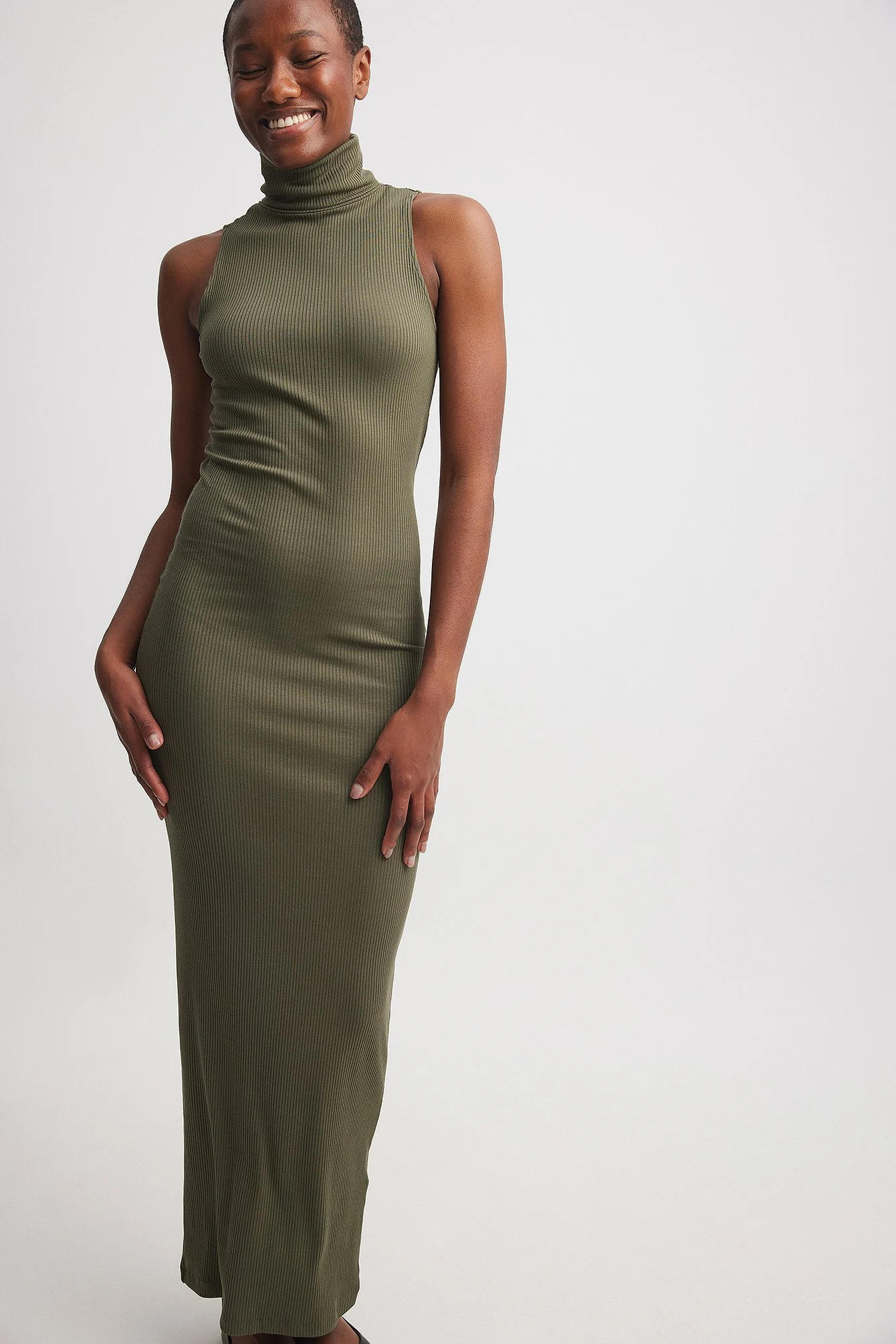 Maxikleid mit hohem Ausschnitt