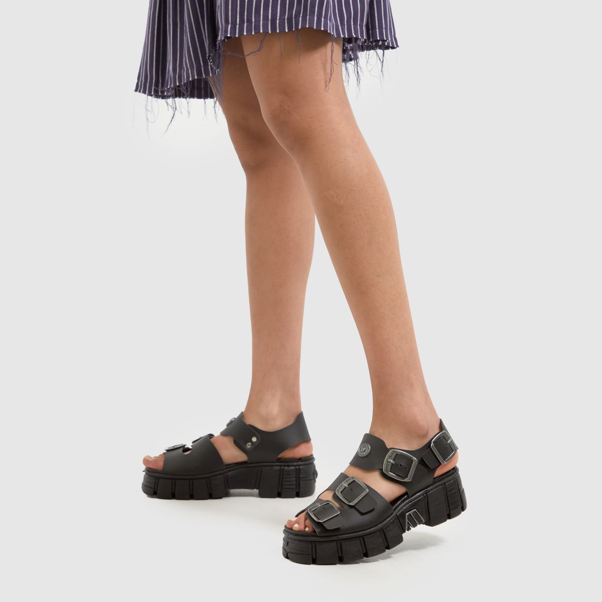 NEW ROCK – Svarta grova sandaler