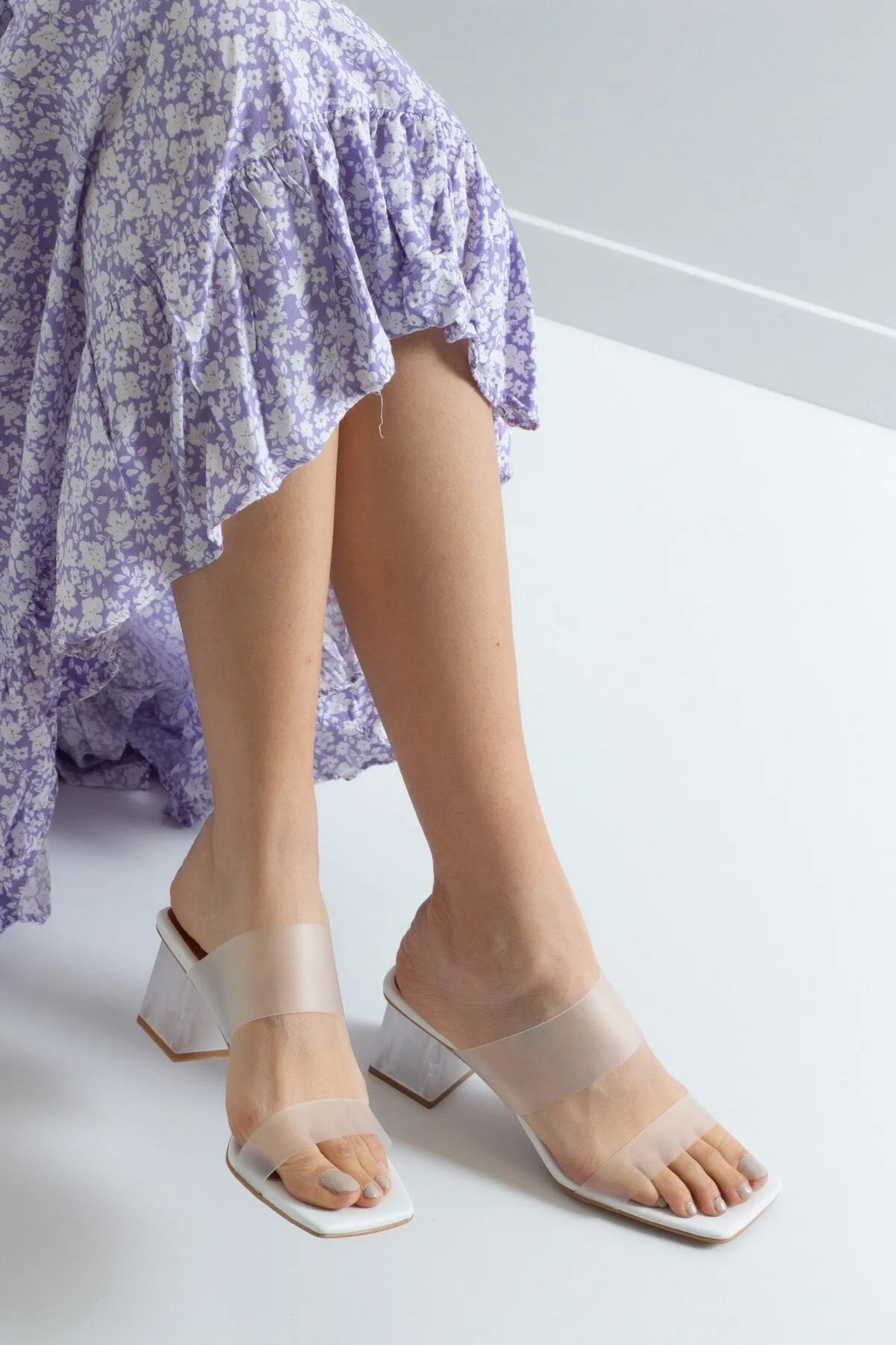 LuviShoes  Weiße Hautabsätze für Damen, transparente Damenhausschuhe 123
