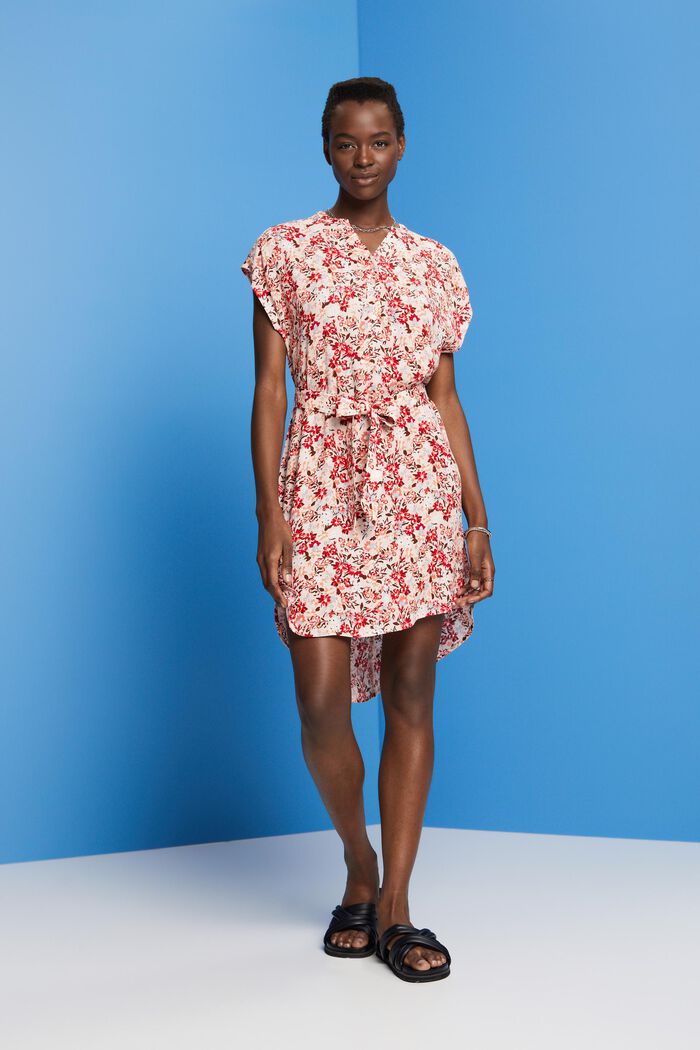 Kleid mit Gürtel und Crêpe-Effekt