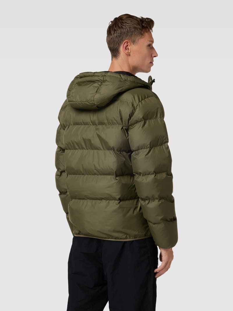 Steppjacke mit Kapuze in olivgrün