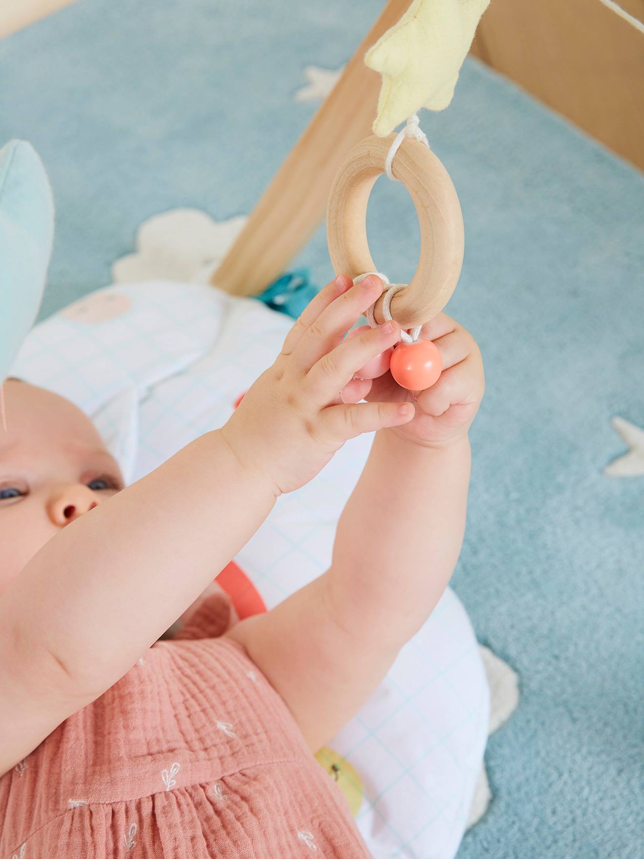 Vertbaudet Baby Spielbogen HÄSCHEN, Holz FSC - mehrfarbig