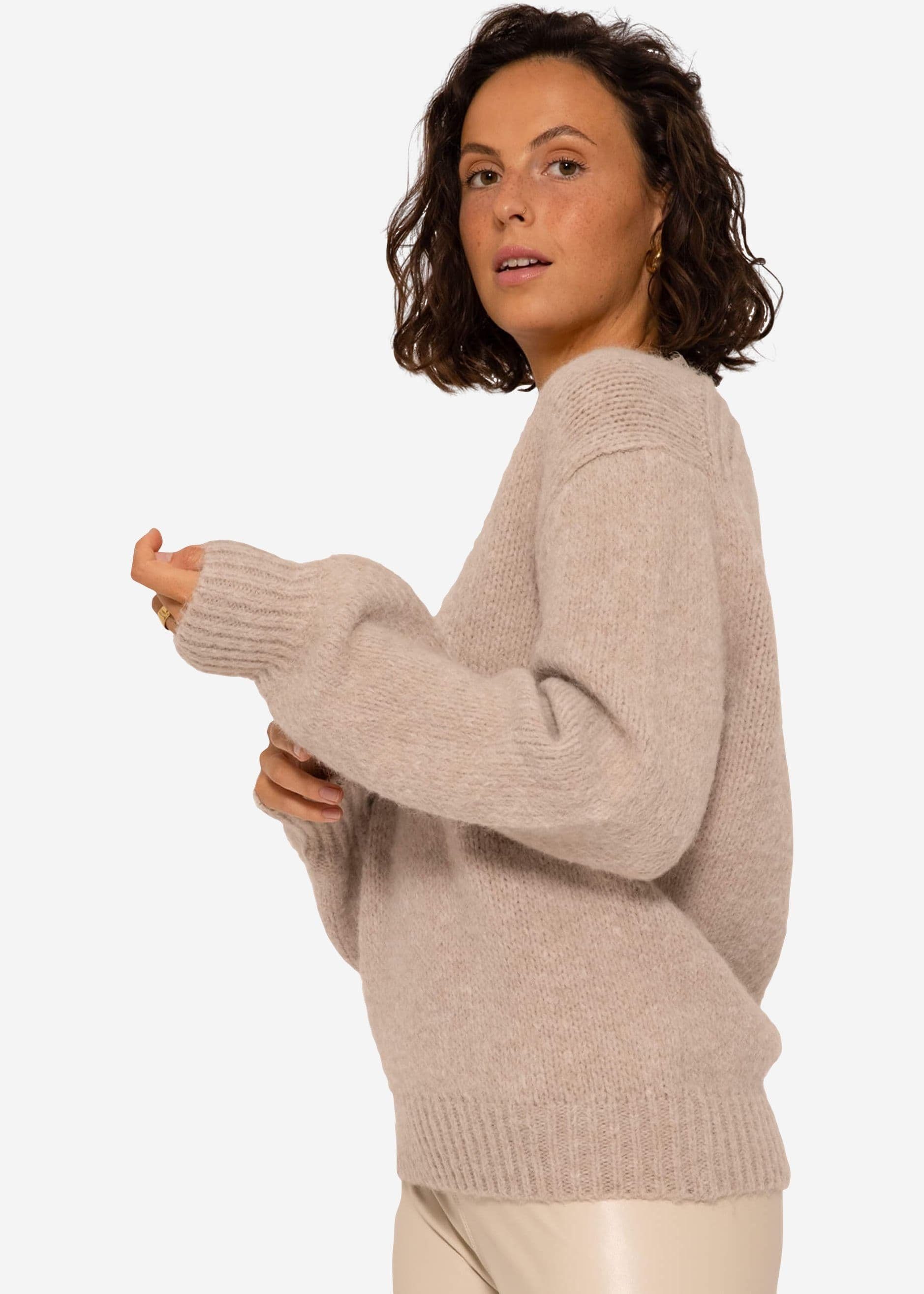 SASSYCLASSY Strickpullover Oversize Pullover Damen aus weichem Grobstrick Lässiger Strickpullover mit Spitzen-Ausschnitt