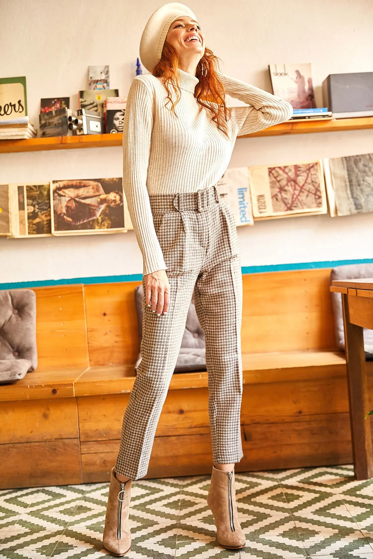 Olalook  Damen-Karottenhose mit Hahnentrittmuster und Gürtel in Nerzoptik PNT-19000135