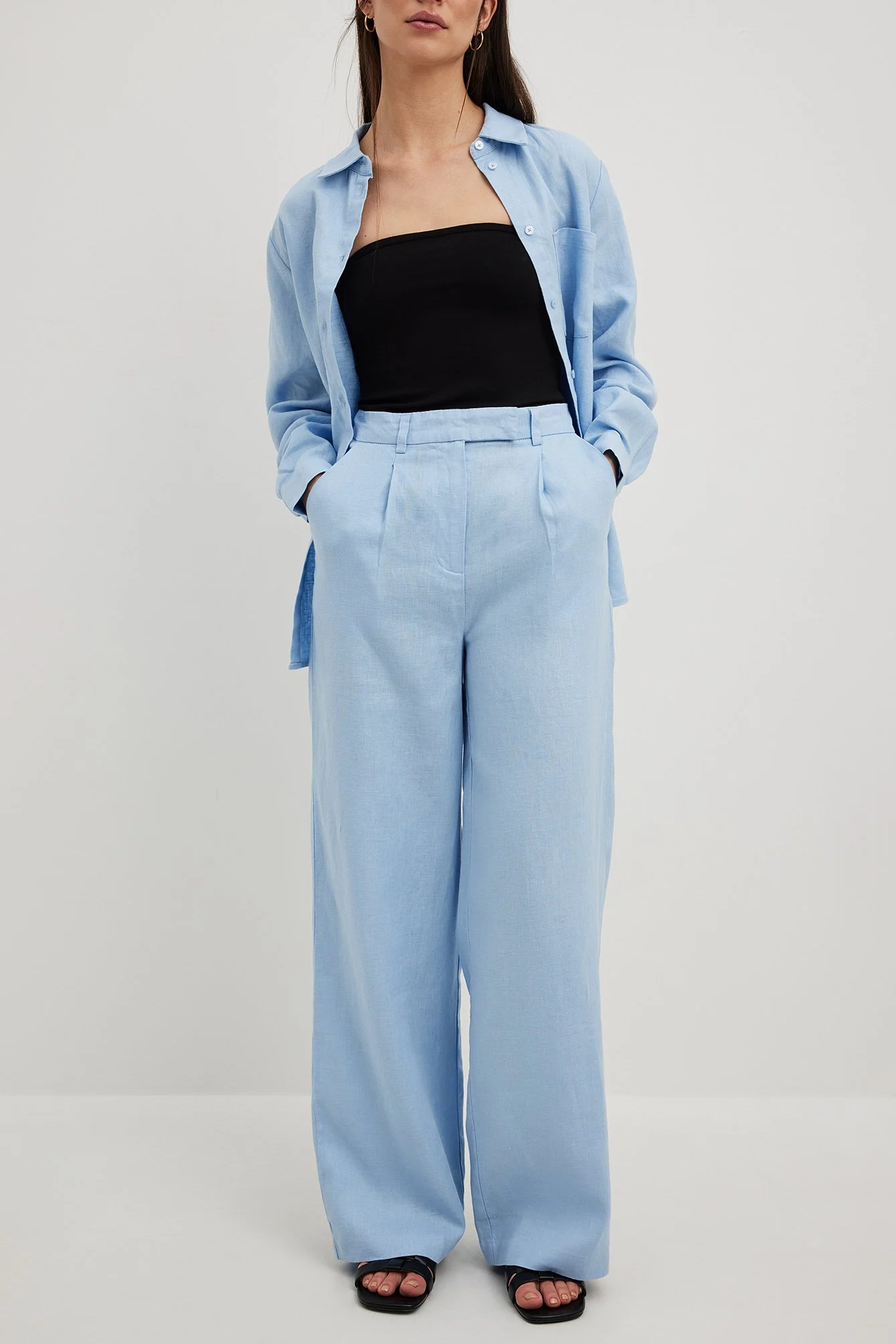 Leinenhose mit weiten Beinen