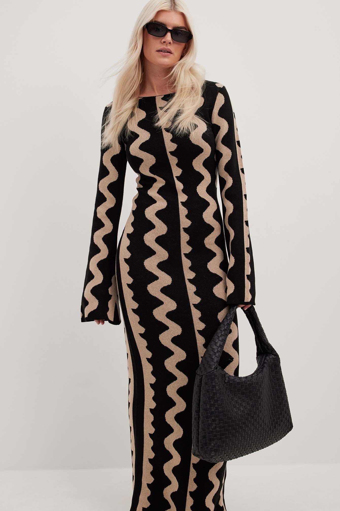 Maxi-Strickkleid mit weiten Ärmeln