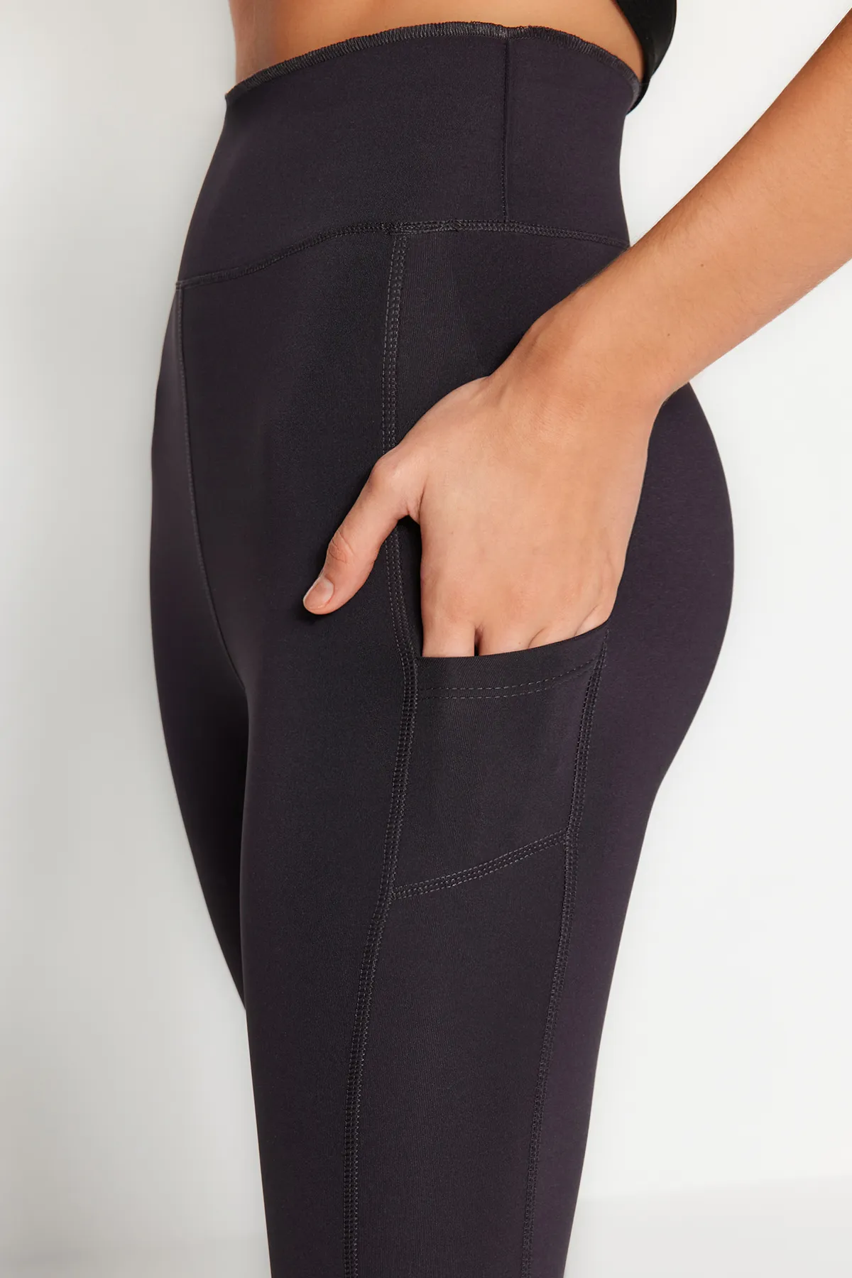 Trendyol Collection  Dunkelanthrazitfarbene, matte, gestrickte Sport-Leggings in voller Länge mit zusätzlicher Bauchstraffungsschicht THMAW24TY00026