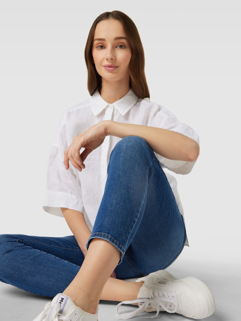 Jeans mit Label-Patch in blau