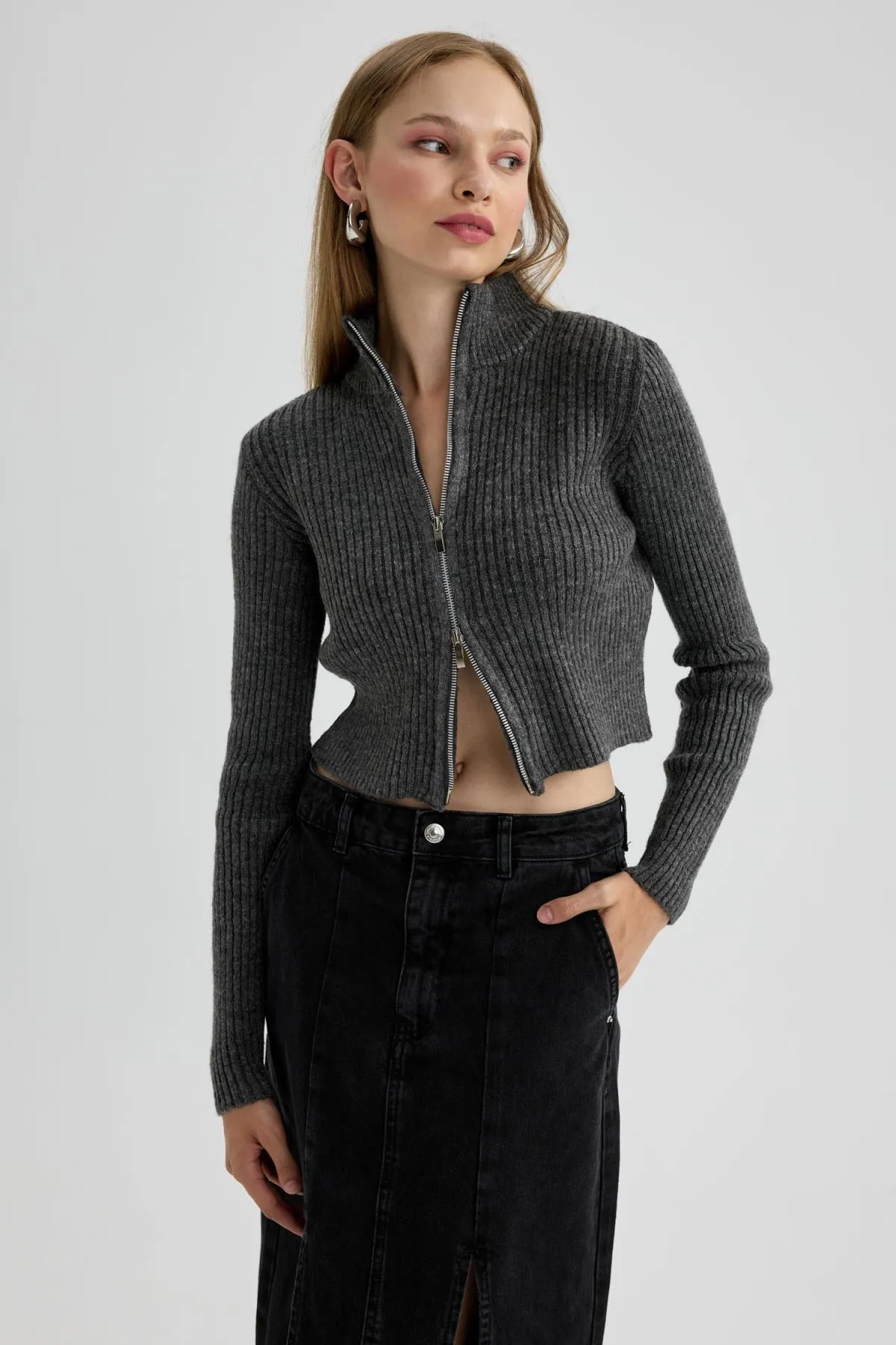 DeFacto  Slim-Fit-Strickjacke mit hohem Kragen und Reißverschluss