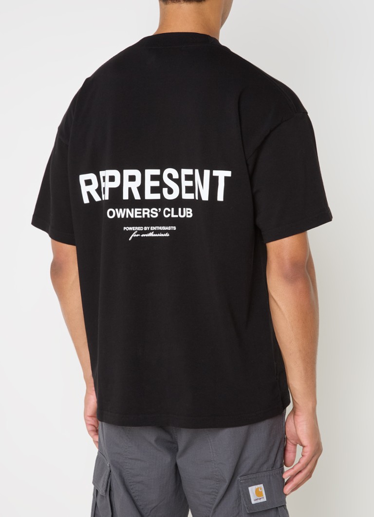 Tricou Owners Club cu logo și imprimeu pe spate.