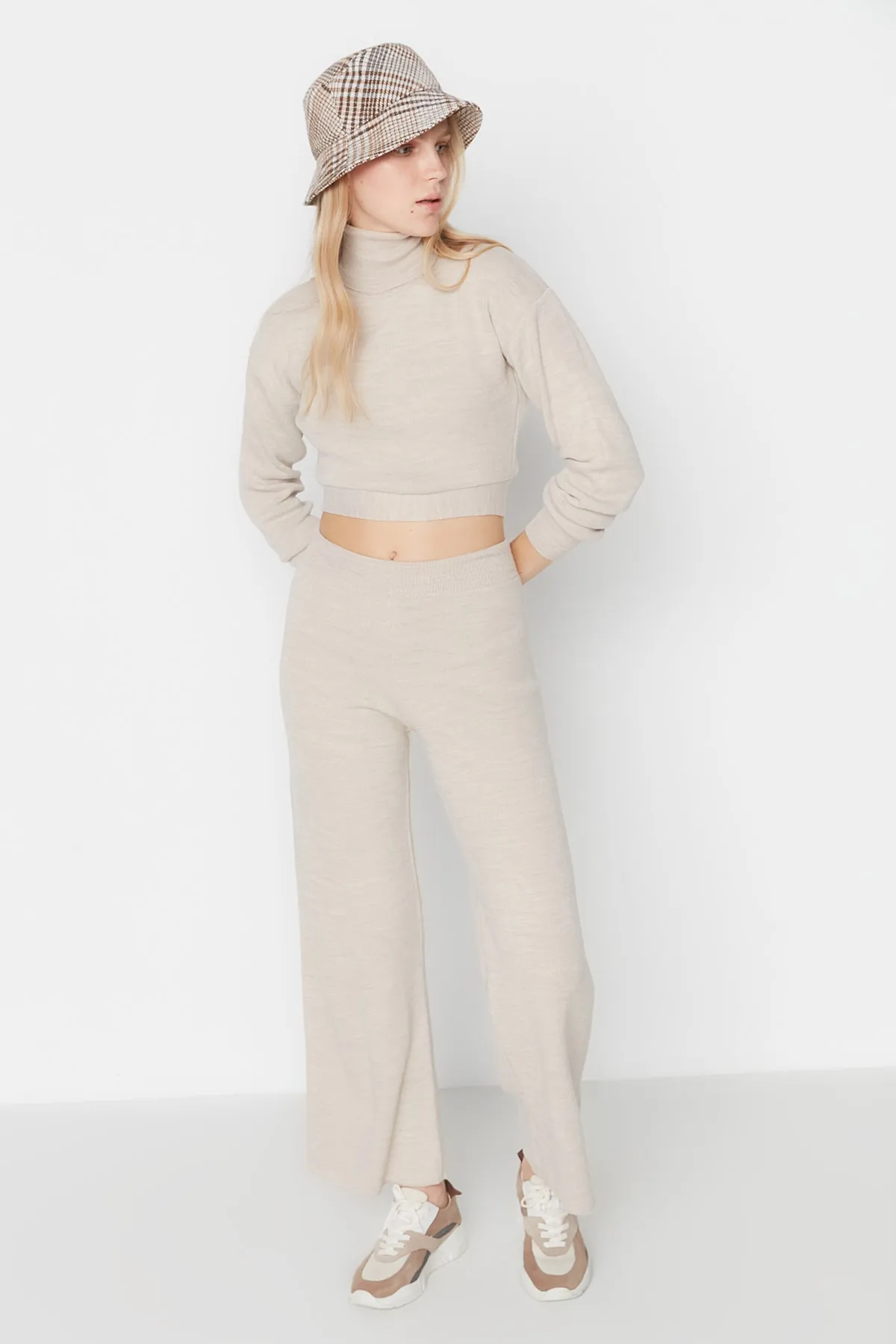 Trendyol Collection  Beige Basic Rollkragen-Strick-Top-Top-Set TWOAW21AU0093