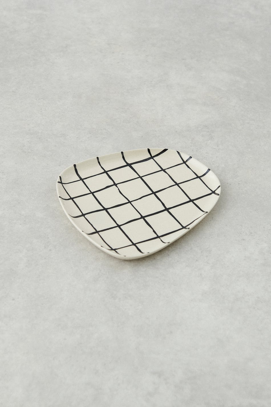 Gina irregular plate