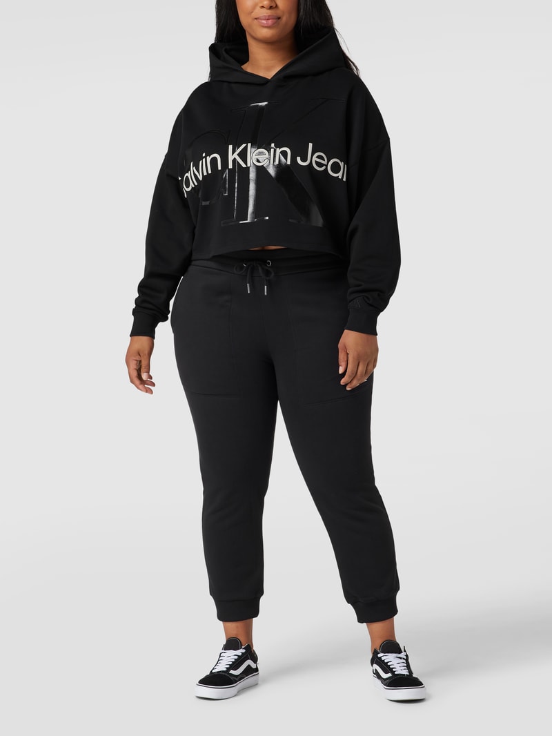 PLUS SIZE Hoodie mit Label-Detail Modell 'PLUS GLOSSY MONOGRAM' in schwarz