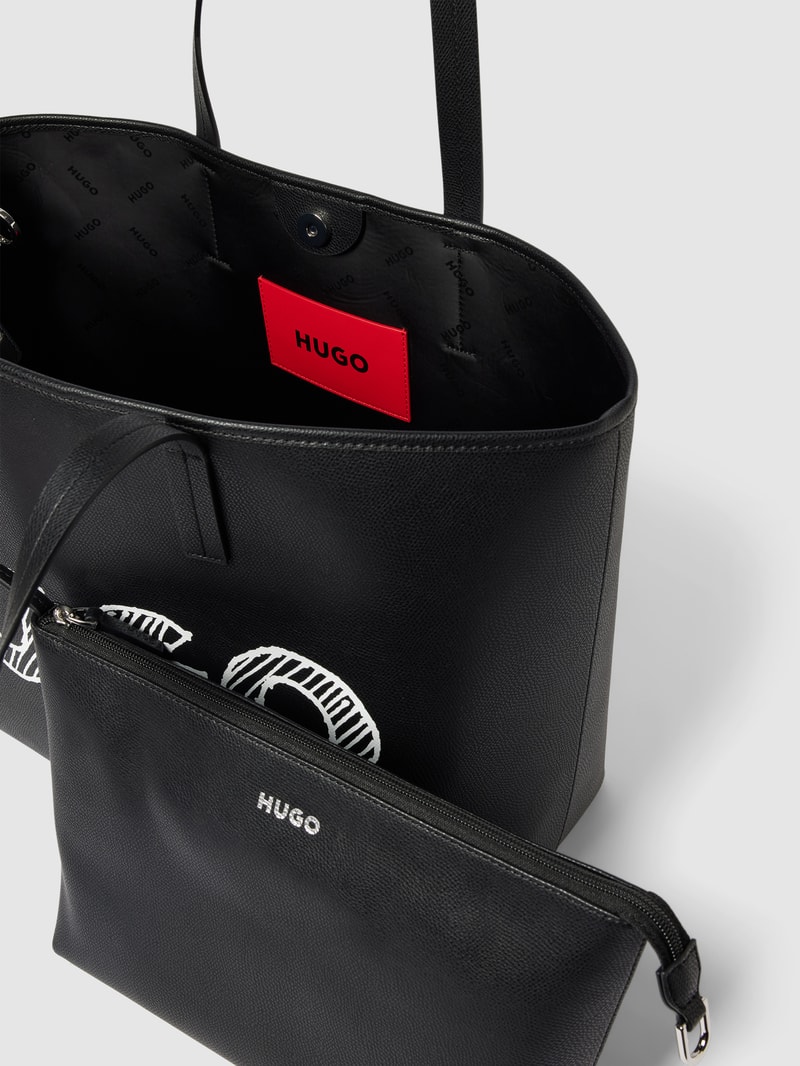Shopper mit Label-Print Modell 'Chris' in schwarz
