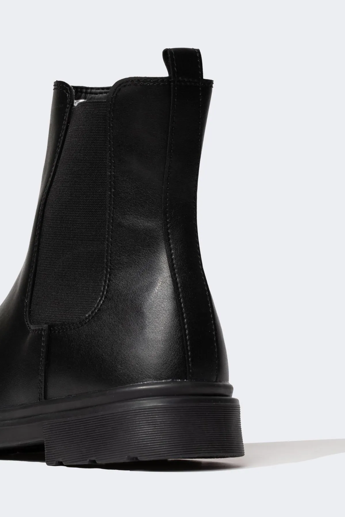 DeFacto  Damenstiefel aus Kunstleder mit flacher Sohle