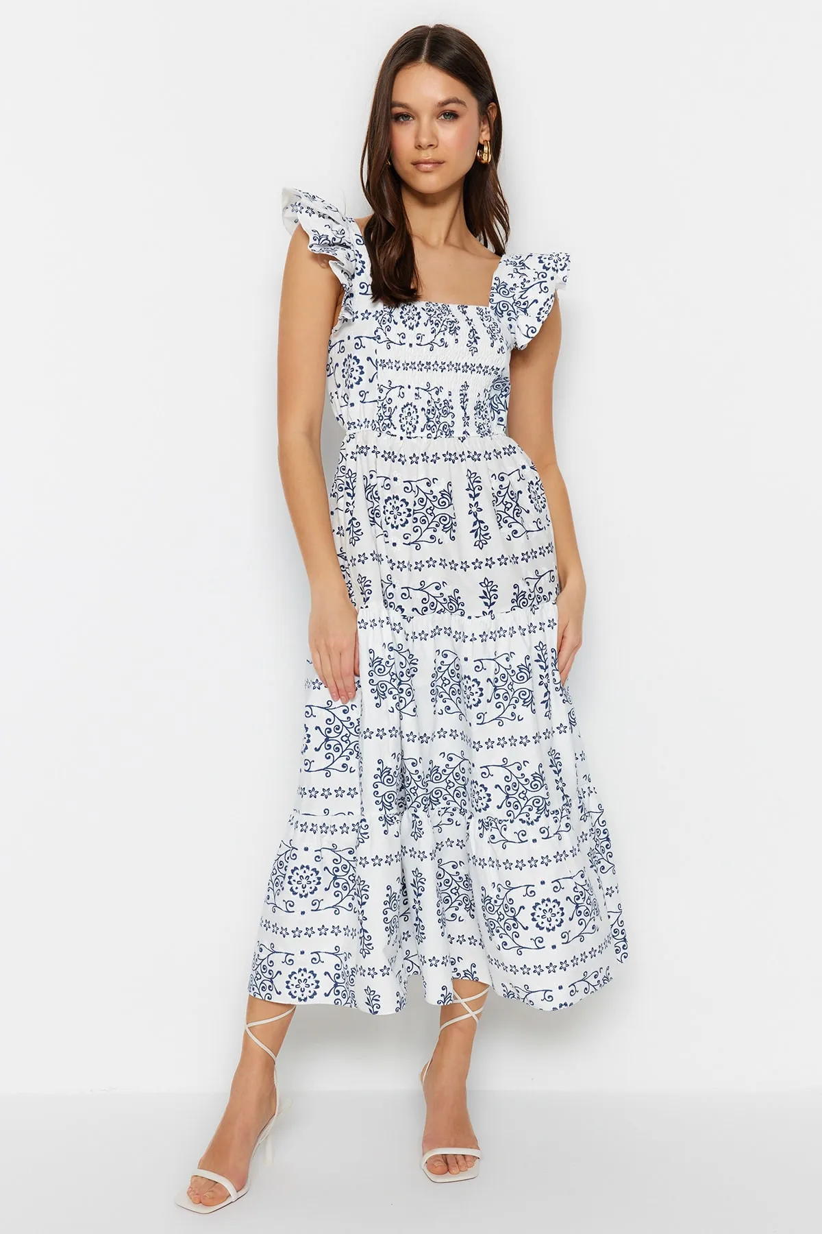 Trendyol Collection  Weißes gewebtes Kleid TWOSS23EL01910